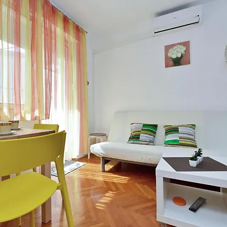 Apartment 1 Bedroom Awesome In *