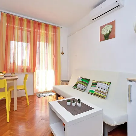 1 Bedroom Awesome In Apartment Zadar