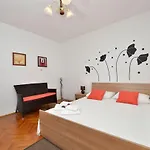 1 Bedroom Awesome In זאדאר