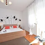 1 Bedroom Awesome In זאדאר