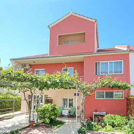 1 Bedroom Awesome In *