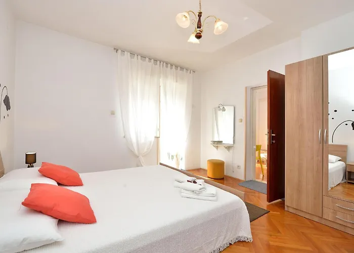 דירה 1 Bedroom Awesome In זאדאר