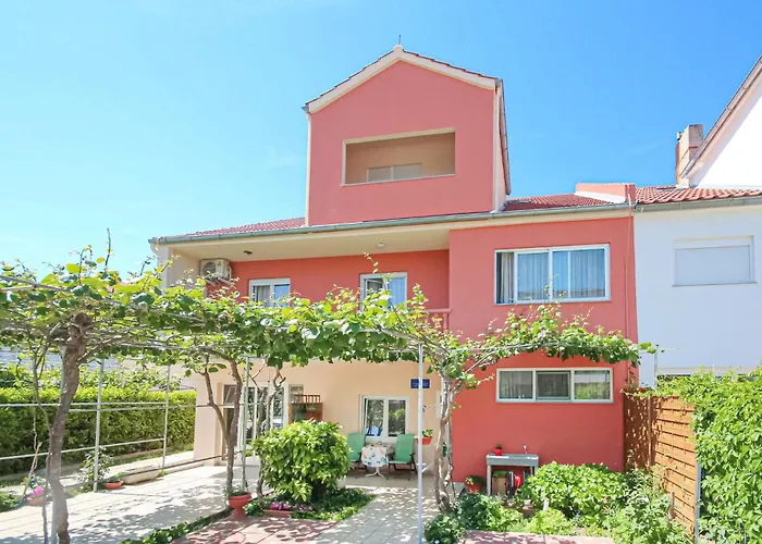 1 Bedroom Awesome In *