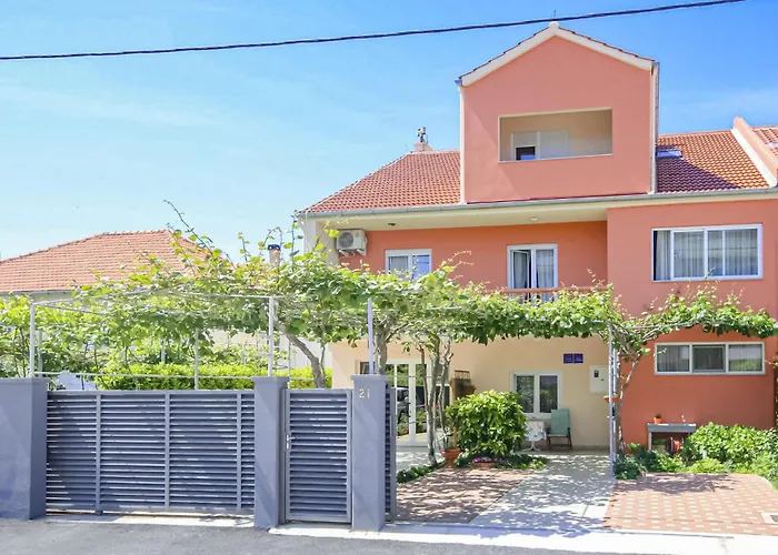 1 Bedroom Awesome In זאדאר