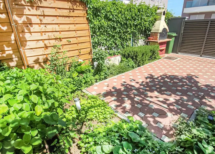 1 Bedroom Awesome In Apartamento *